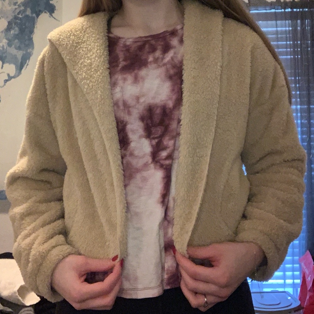 ⭐️Super soft and cozy teddy cropped jacket with hood and pockets